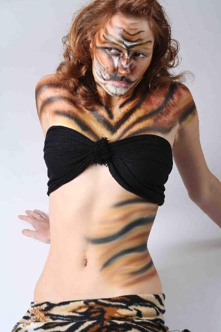 944 Bodypainting mit Adriana Joana Roeper